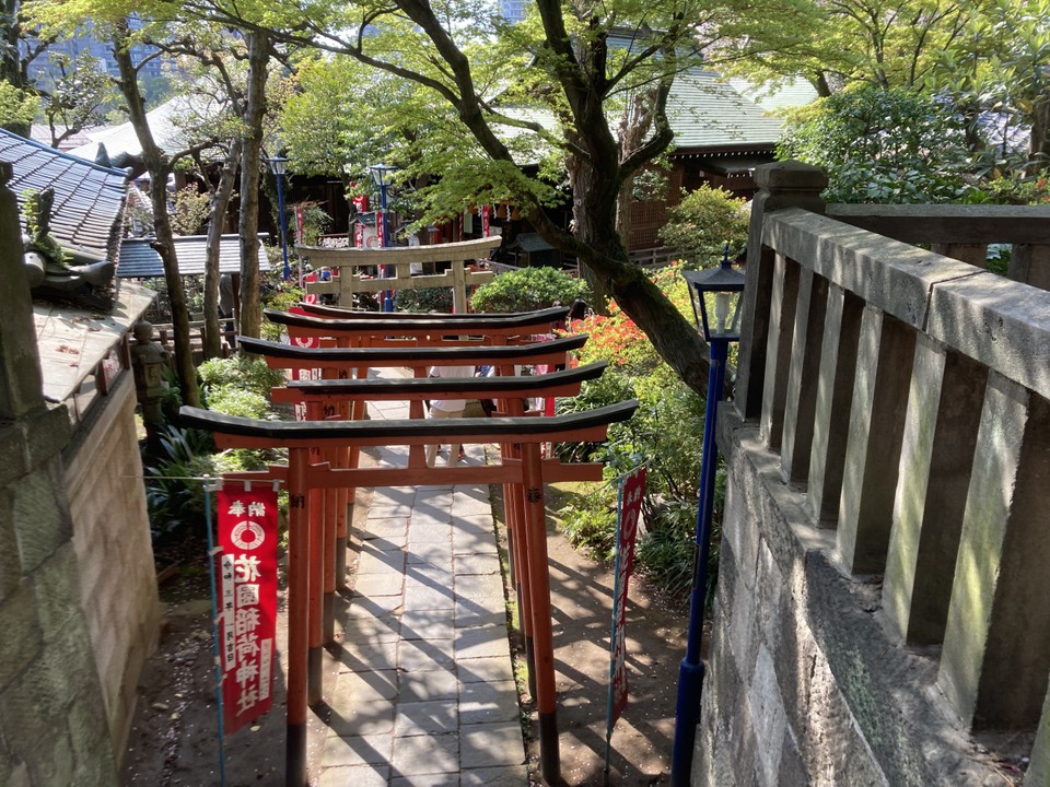 稲荷坂を過ぎた階段です