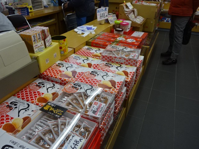 鯛せんべいです。