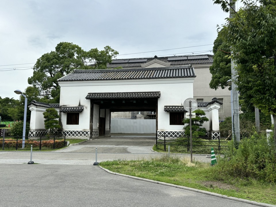 旧黒田藩蔵屋敷長屋門