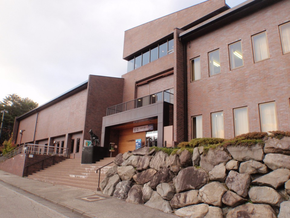 大町山岳博物館正面です。