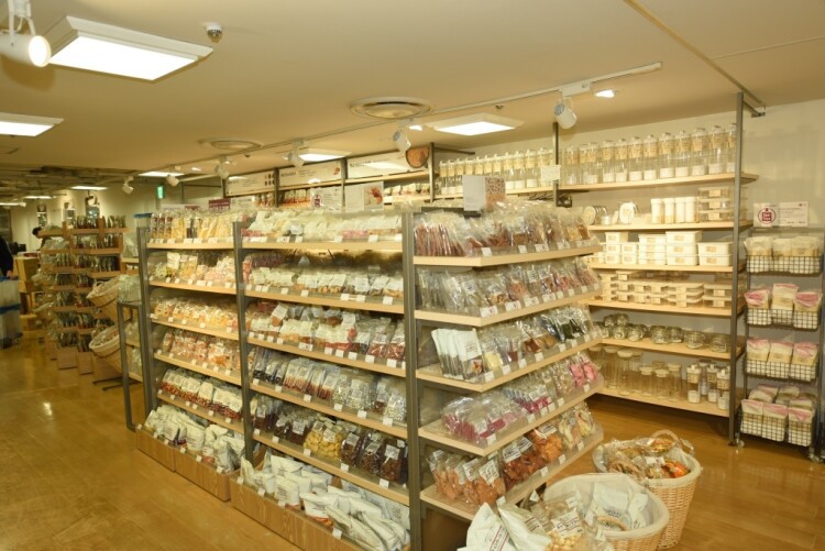 無印良品新宿ペペのお菓子売場