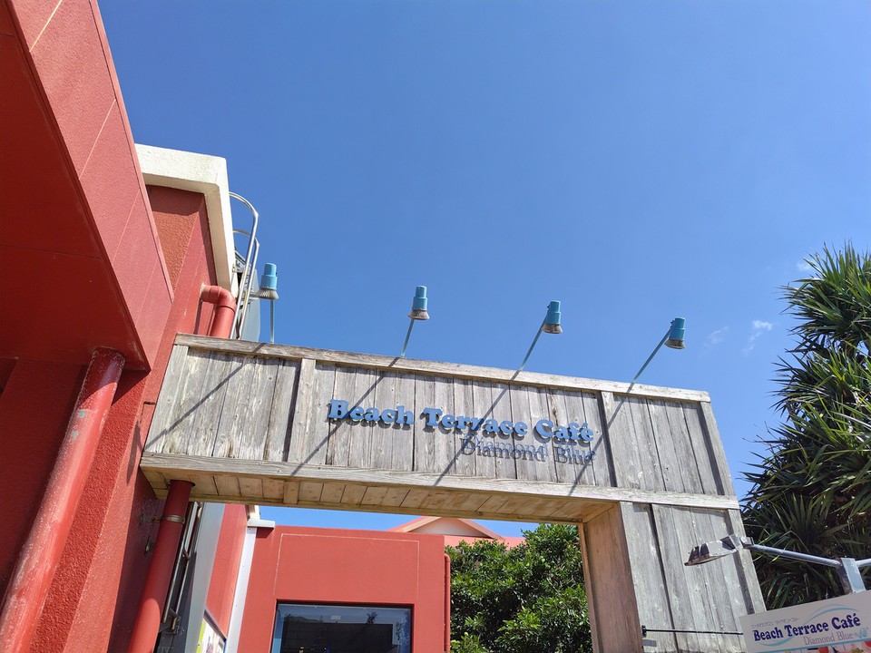 ビーチカフェ、ビーチにはこちらから