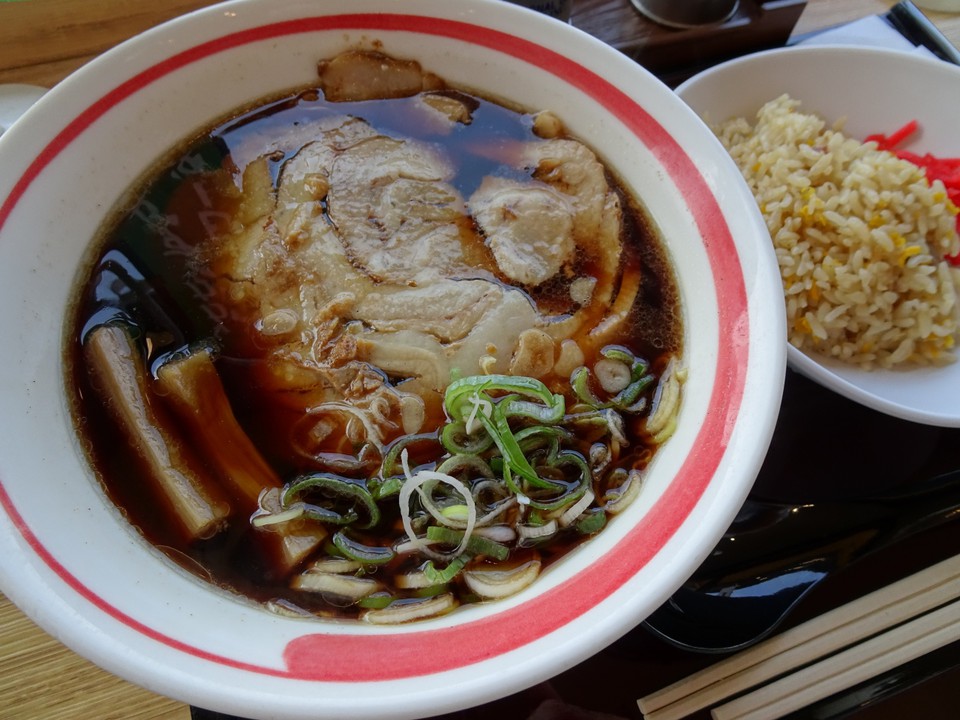 ブラックラーメン味がすこし濃い