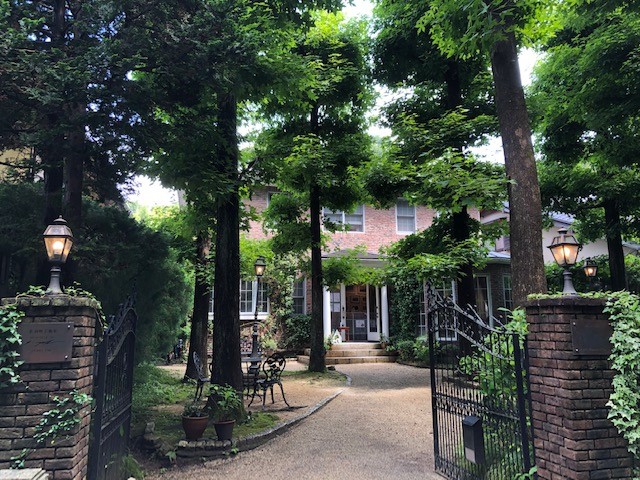 お庭付きの洋館