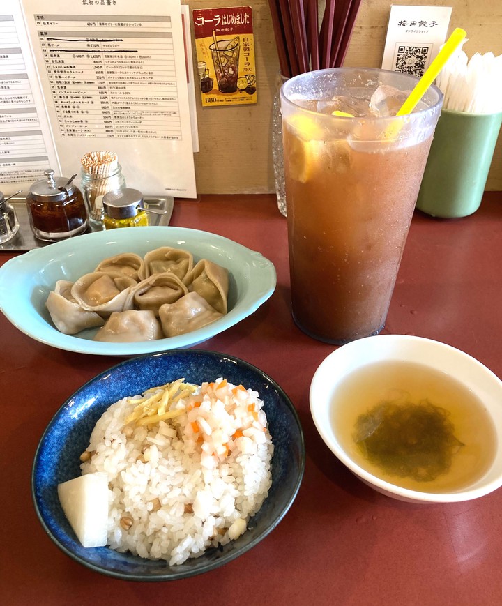 【実際に行って撮ってみた】美味しかった水餃子定食と自家製コーラ