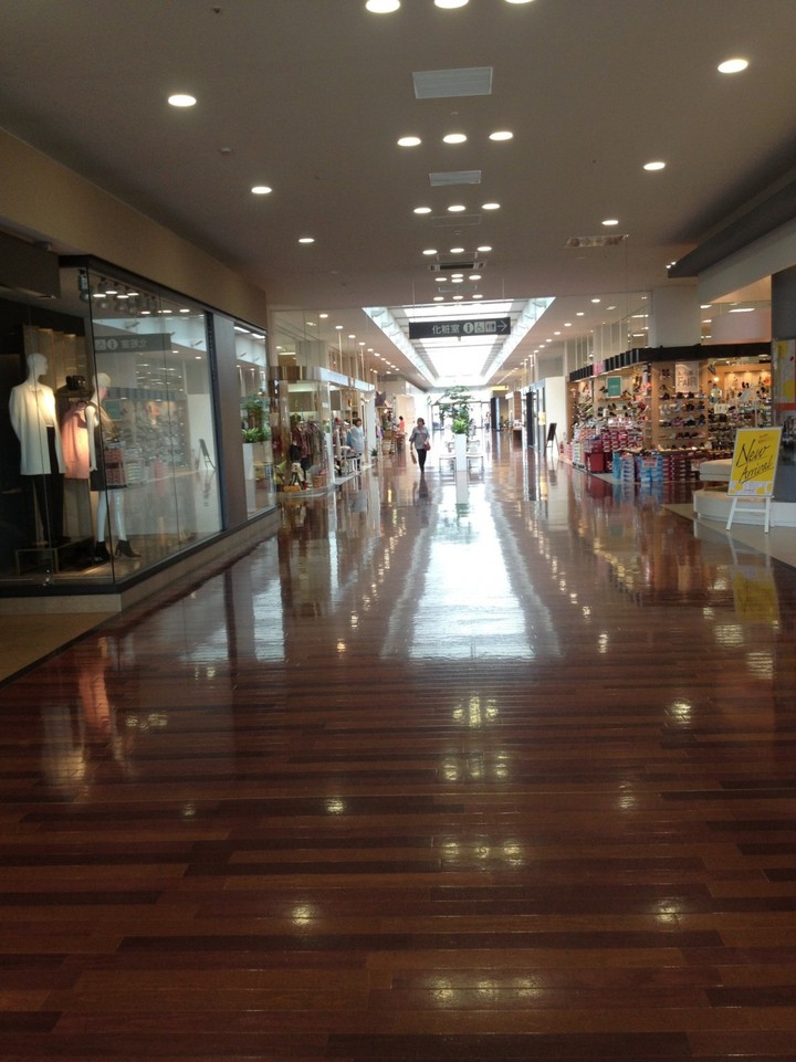 広い通路。