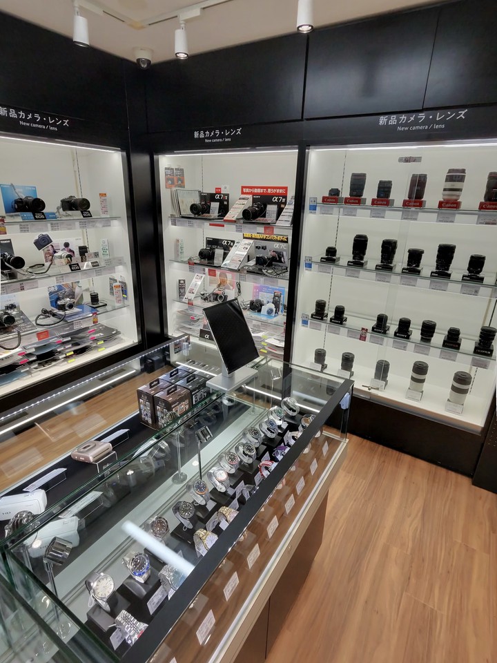 カメラのキタムラの店内の売り場