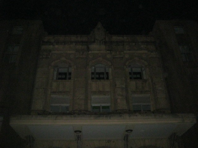深夜の中央公民館の様子