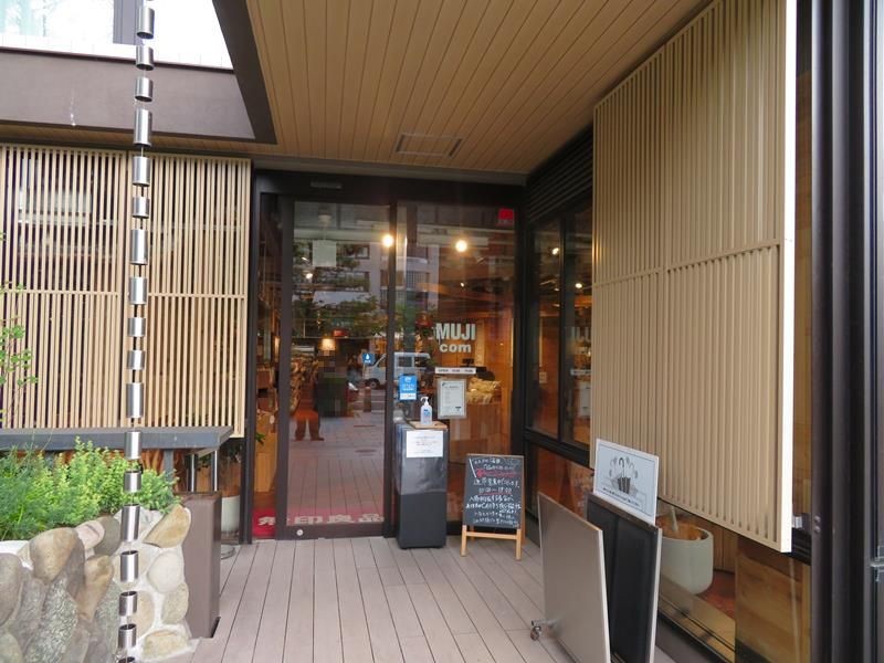店舗入り口