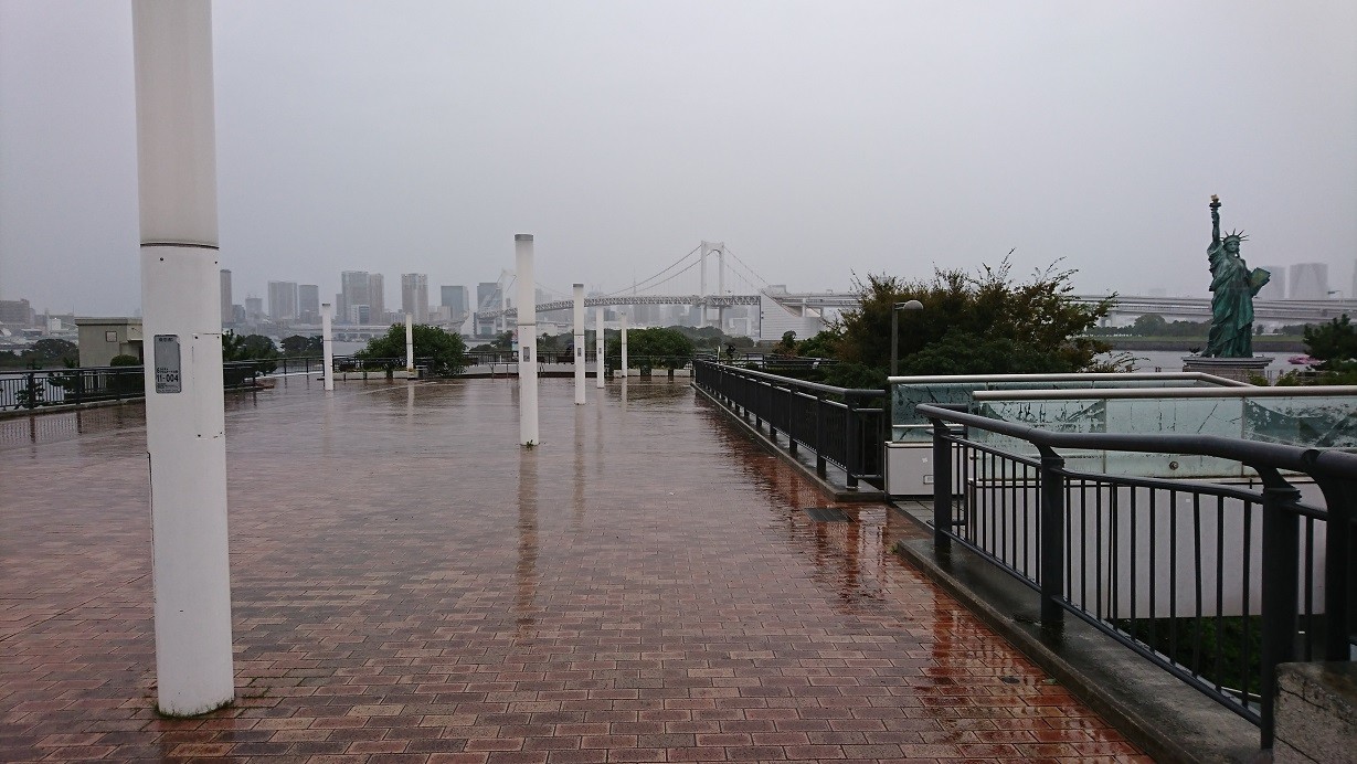 東京の高層ビル群などの景観を楽しむことができます