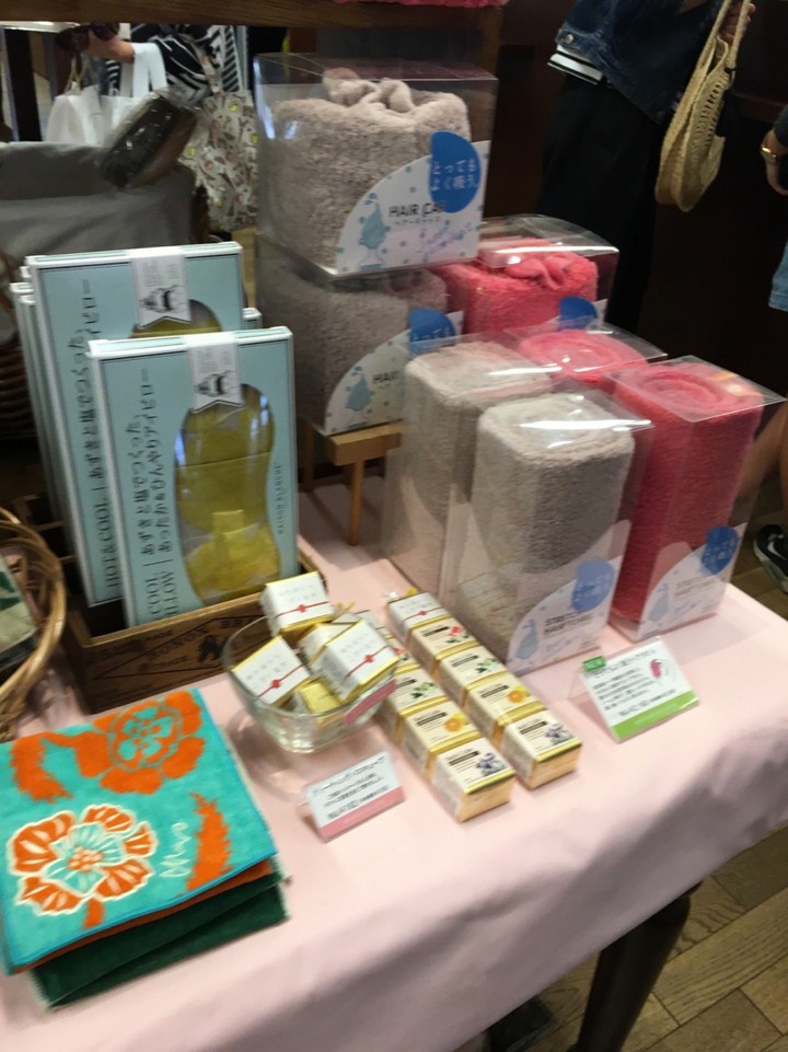 私の部屋自由が丘店の内観画像。