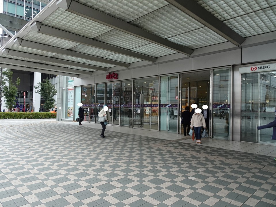 目黒駅すぐの所に建っています