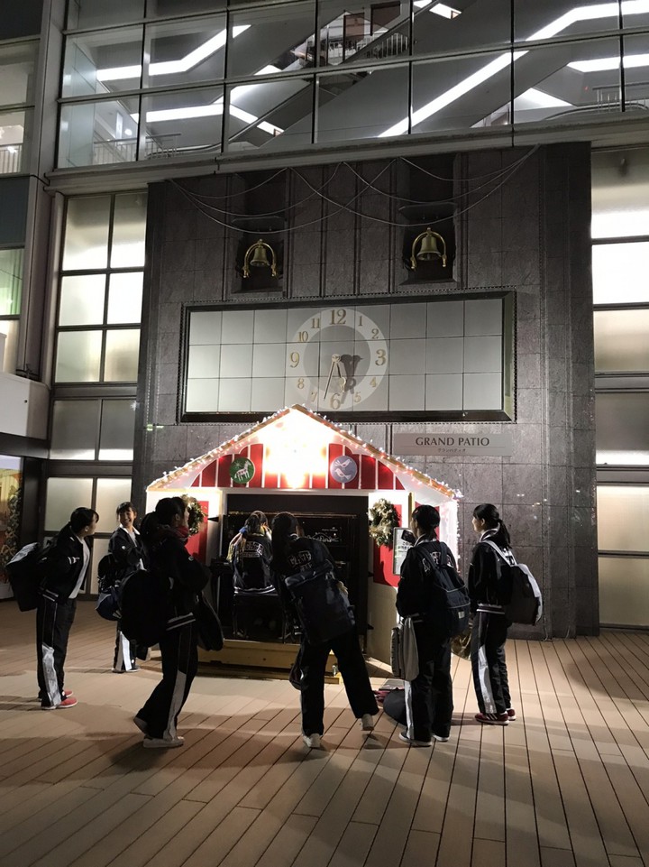 エントランス付近にピアノがあり、高校生が弾いていた＾＾