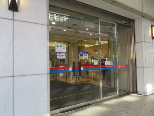 本館の入口