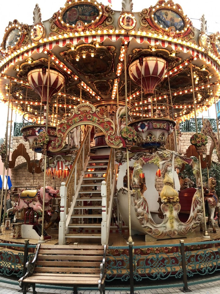 2階建のメリーゴーランド