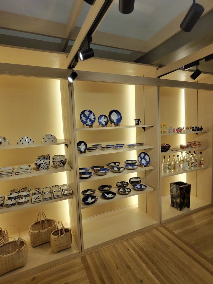 BEAMS JAPANの店舗の店内の売り場の様子