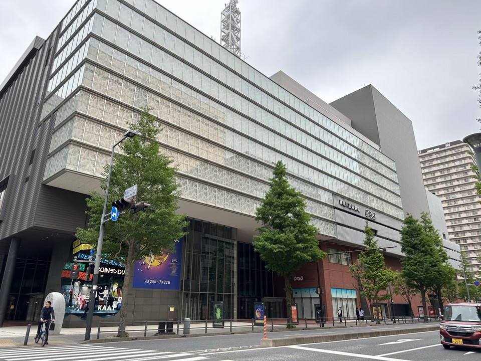 建物の全景、本町通りから