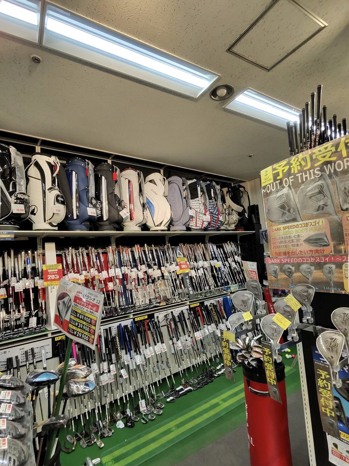 フェスティバルゴルフの店内ゴルフ用品