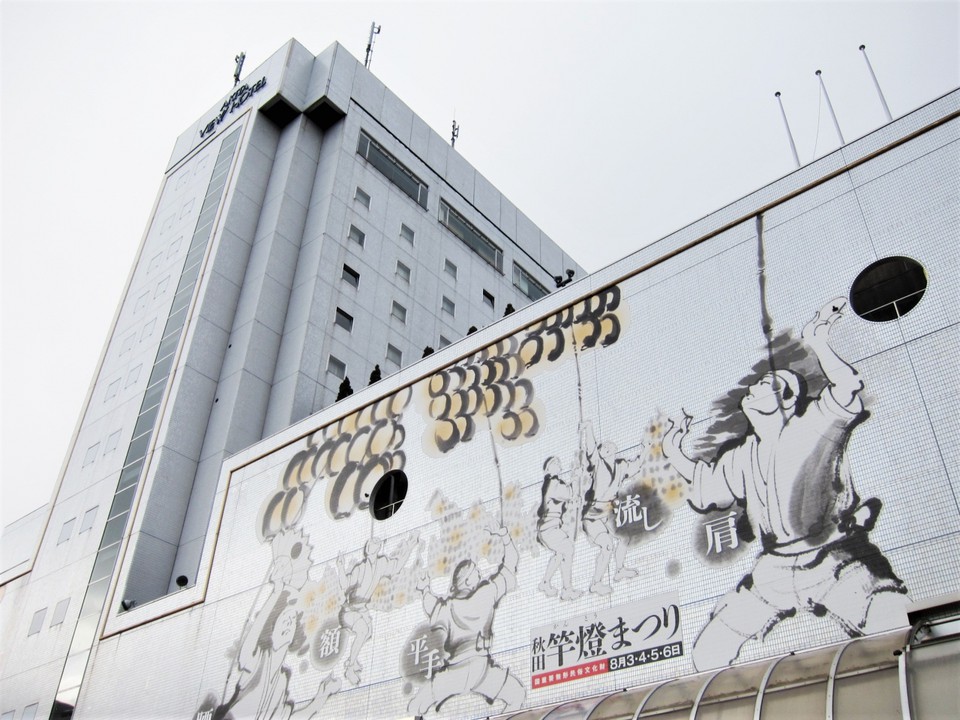 壁面には夏祭り竿燈が描かれてます