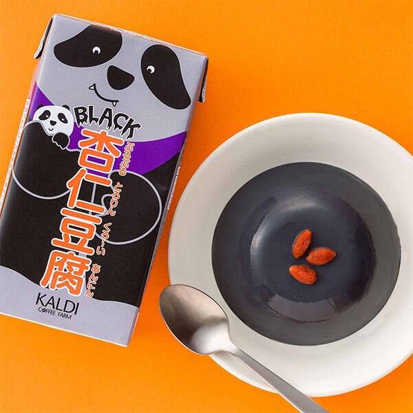 カルディコーヒーファームの黒い杏仁豆腐の画像。