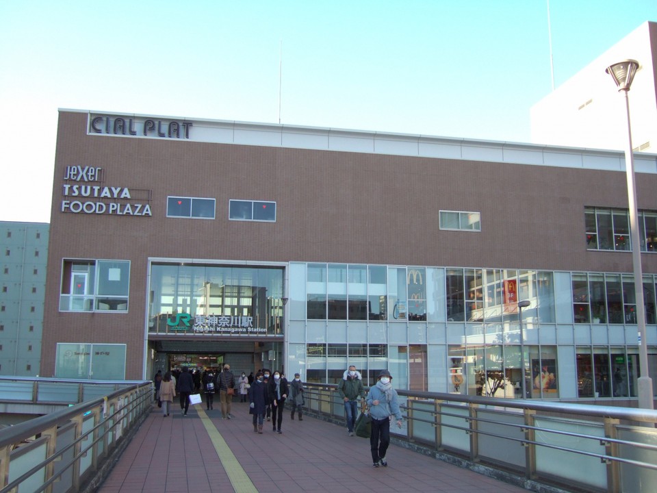 京急の改札からもまっすぐ行けます