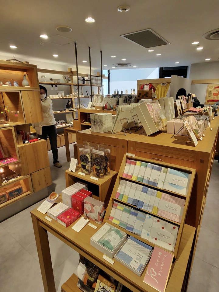 中川政七商店の店舗の棚
