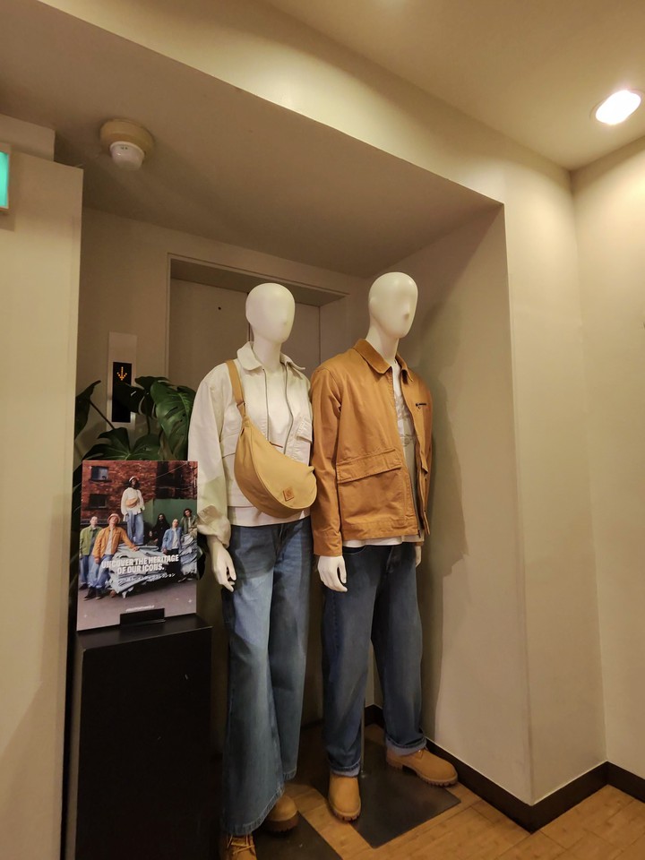 Timberland店内のアパレル用品
