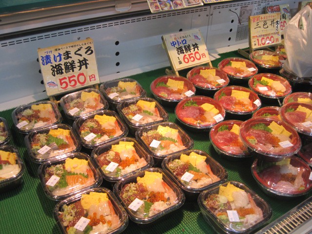 マグロ漬け丼や６５０円海鮮丼もあります。