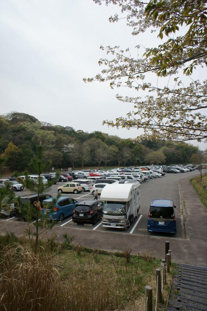 大きな駐車場が10箇所ほど有るが出入り口は2or3箇所