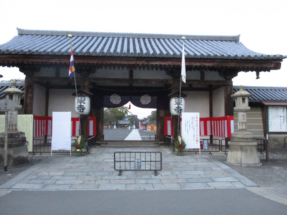 東寺 慶賀門