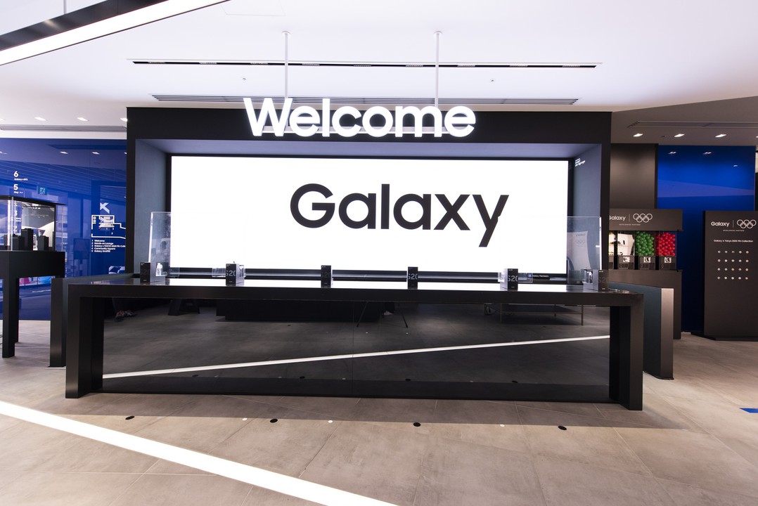 Galaxy Harajukuの「Welcome」エリア。大きな白い「Welcome Galaxy」のサインが目立つ。