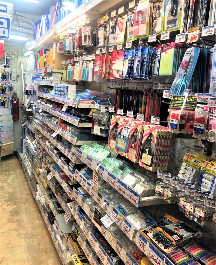 ドン・キホーテ新宿歌舞伎町店の文房具売り場