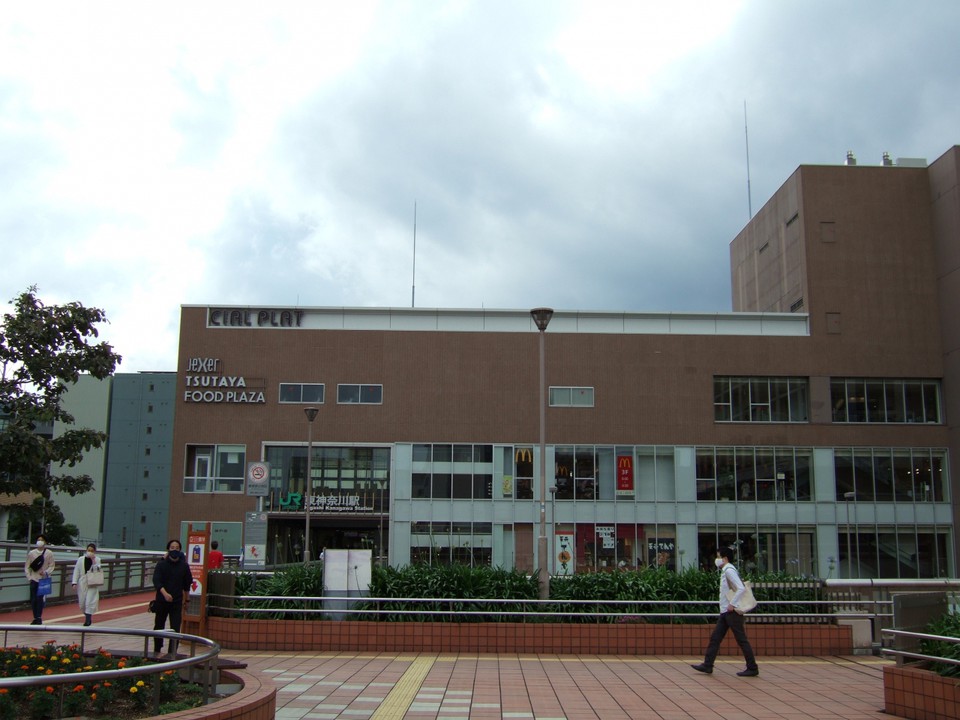 京急の改札からもまっすぐ行けます