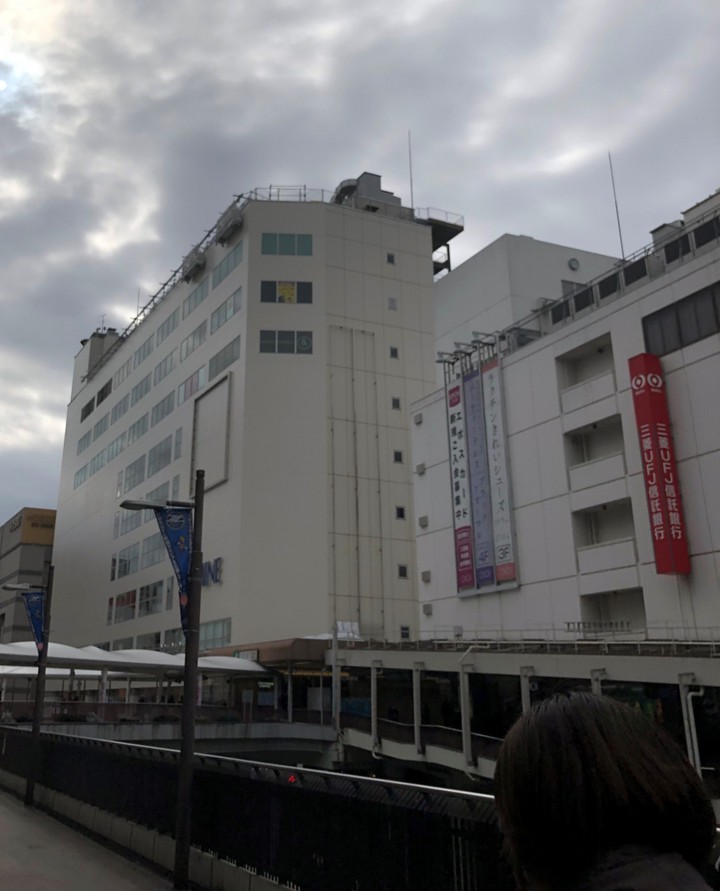 駅直結です。