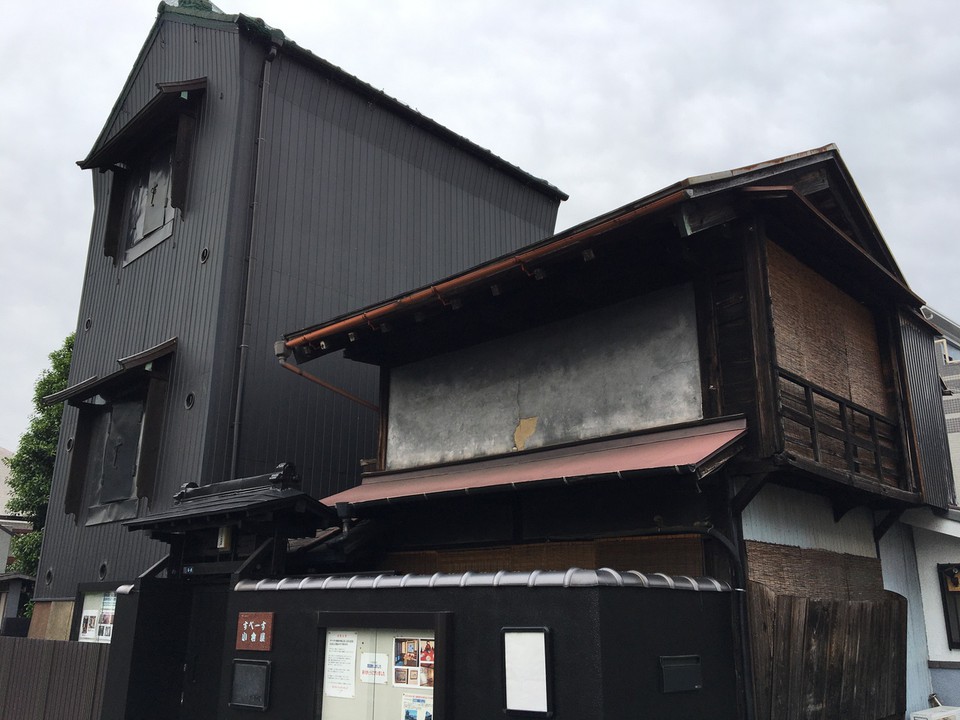 もとは質屋の建物