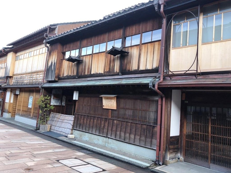 《ひがし茶屋街》「志摩」外観