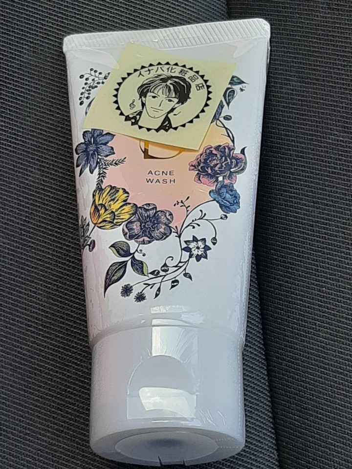 購入したフェイスウォッシュ（稲葉さん似顔絵シール付き）