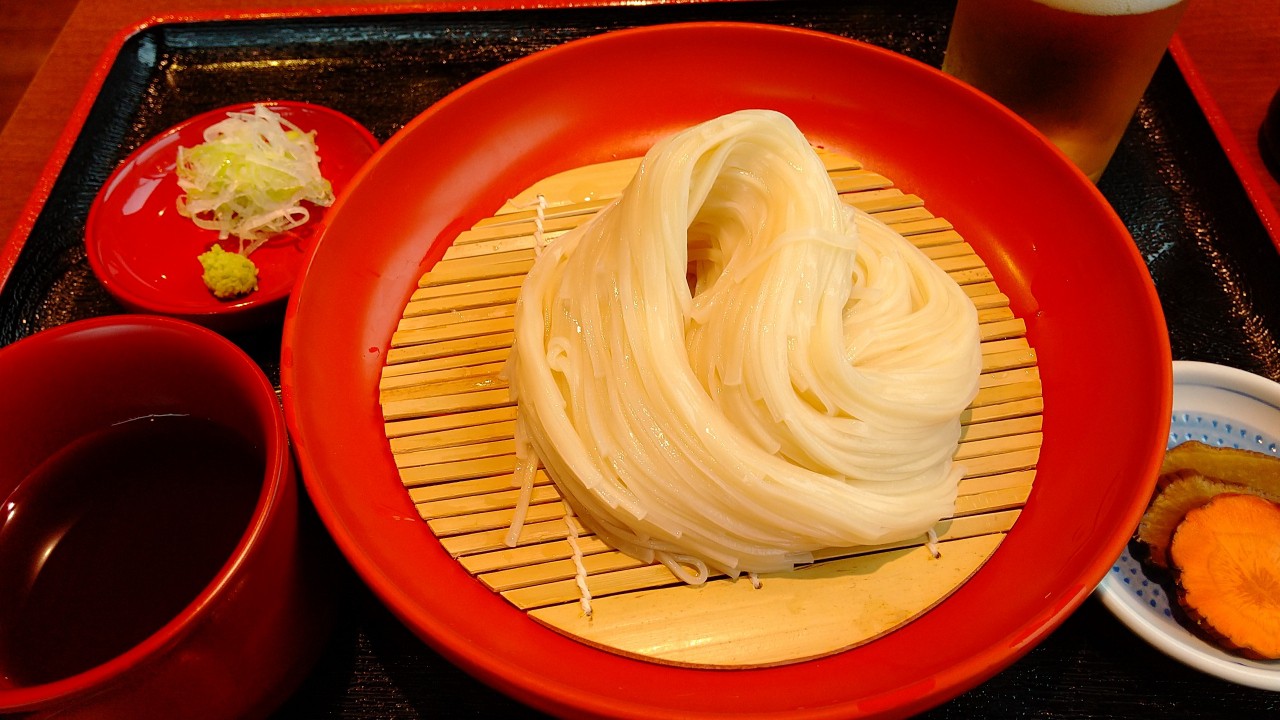 くるりと巻かれた稲庭うどん