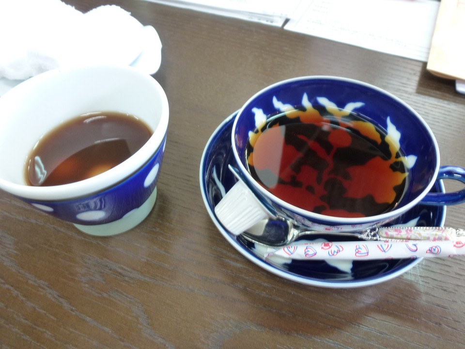 包んでいただく間にお茶のサービスを受けました