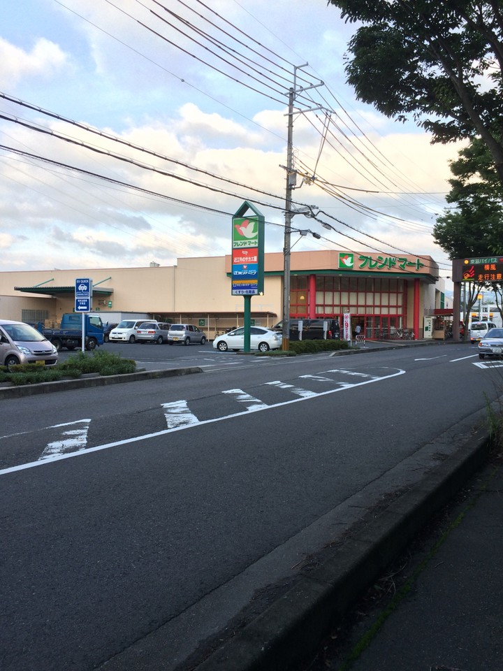 フレンドマート石山寺辺店、外観。