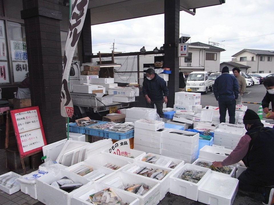 店頭での産地直送の魚屋さん