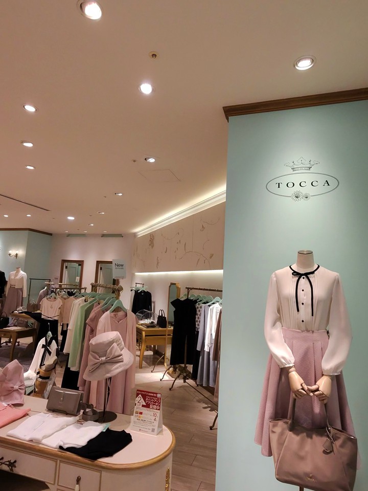 新宿駅近くでパーティードレスを扱うおすすめのお店。結婚式や