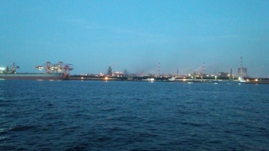 早朝の対岸の様子です。