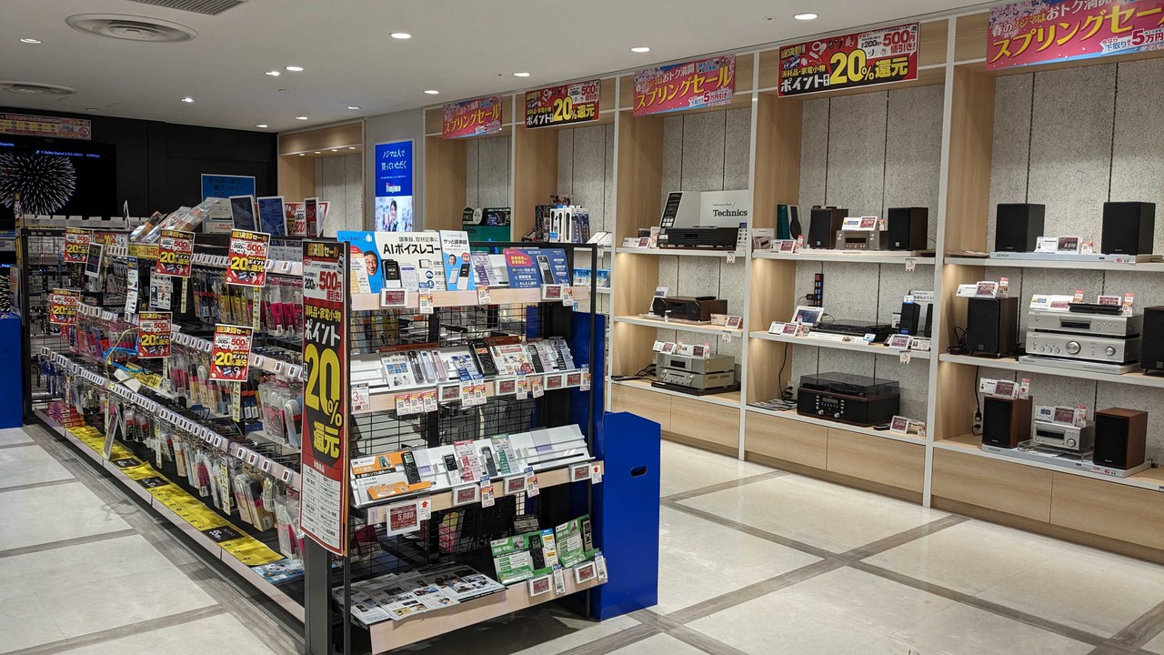 ノジマ新宿タカシマヤタイムズスクエア店の内観