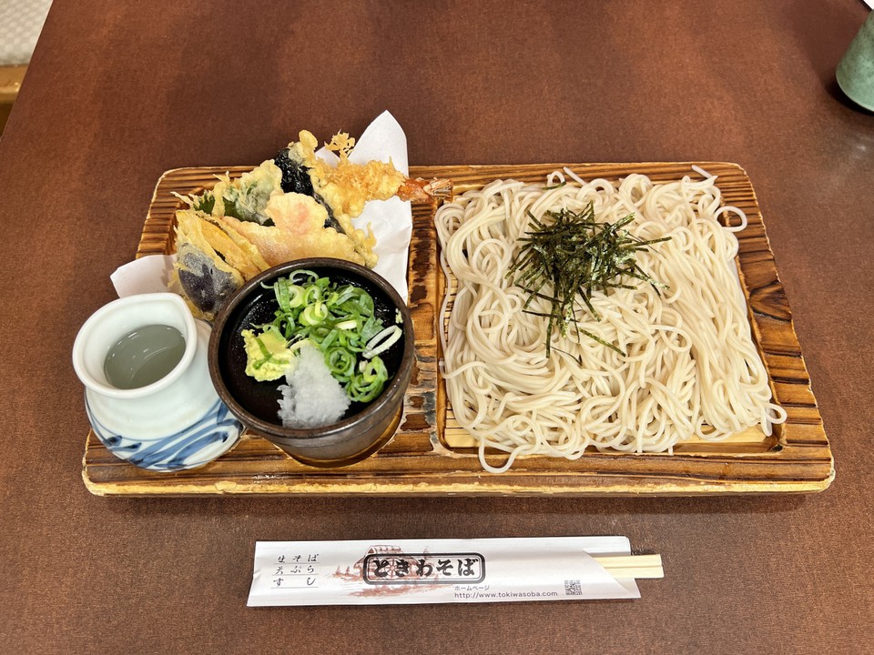 地元の日本そば店も出店しています。