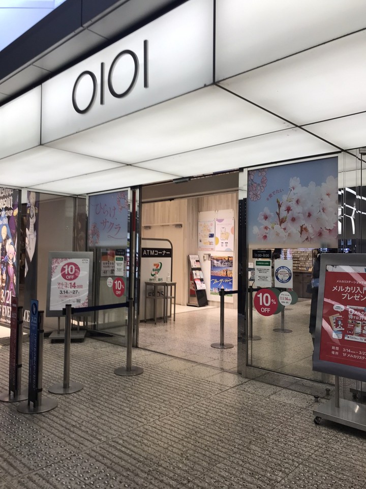 入り口は百貨店の雰囲気です