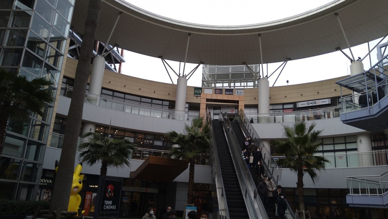 ２階へのエスカレーター