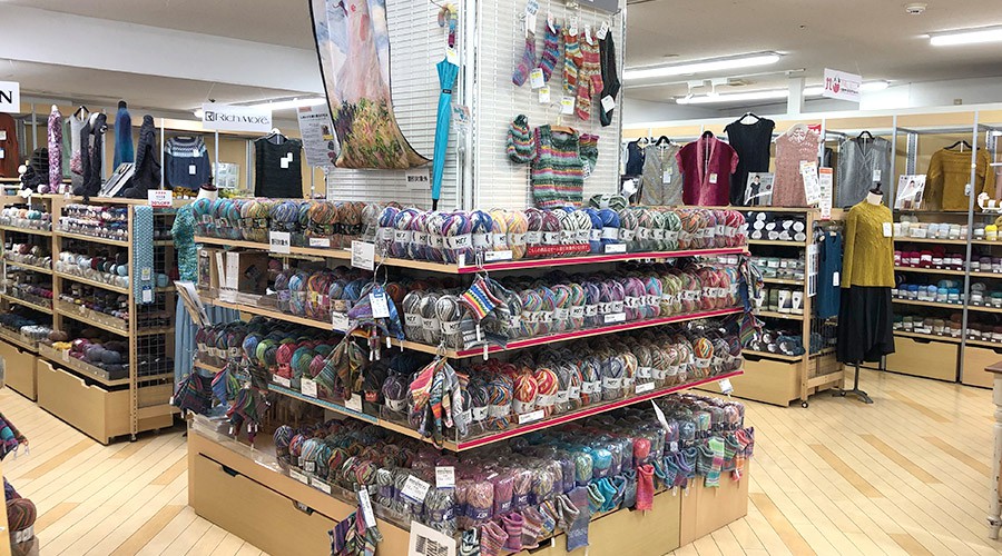 オカダヤ町田店の地下は大きな毛糸専門フロアが大充実