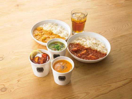 スープストックトーキョーのスープとカレーの画像。
