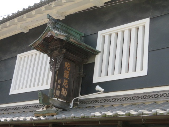 凝った看板です